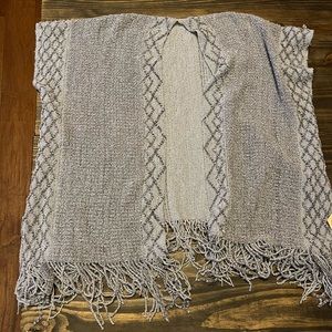 Shawl/layering piece